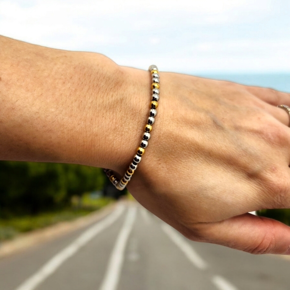 4 mm Silver and Gold Stainless Steel beaded Unisex bracelet with clasp - Picture 4 of 4